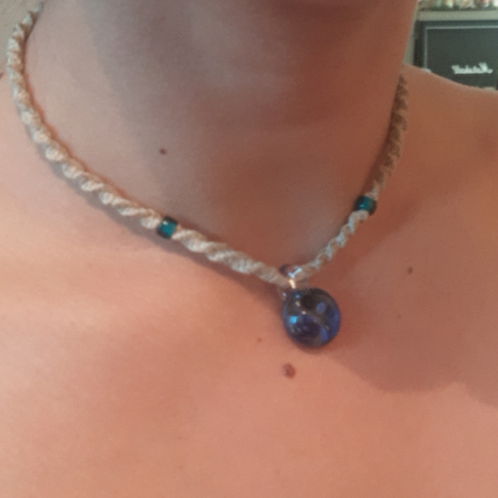 Hemp choker with blue pendant - Picture 3 of 4